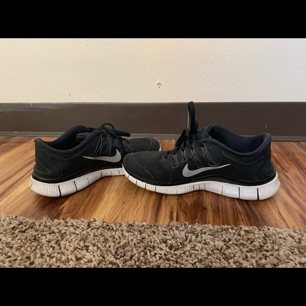 women’s black nike free runs